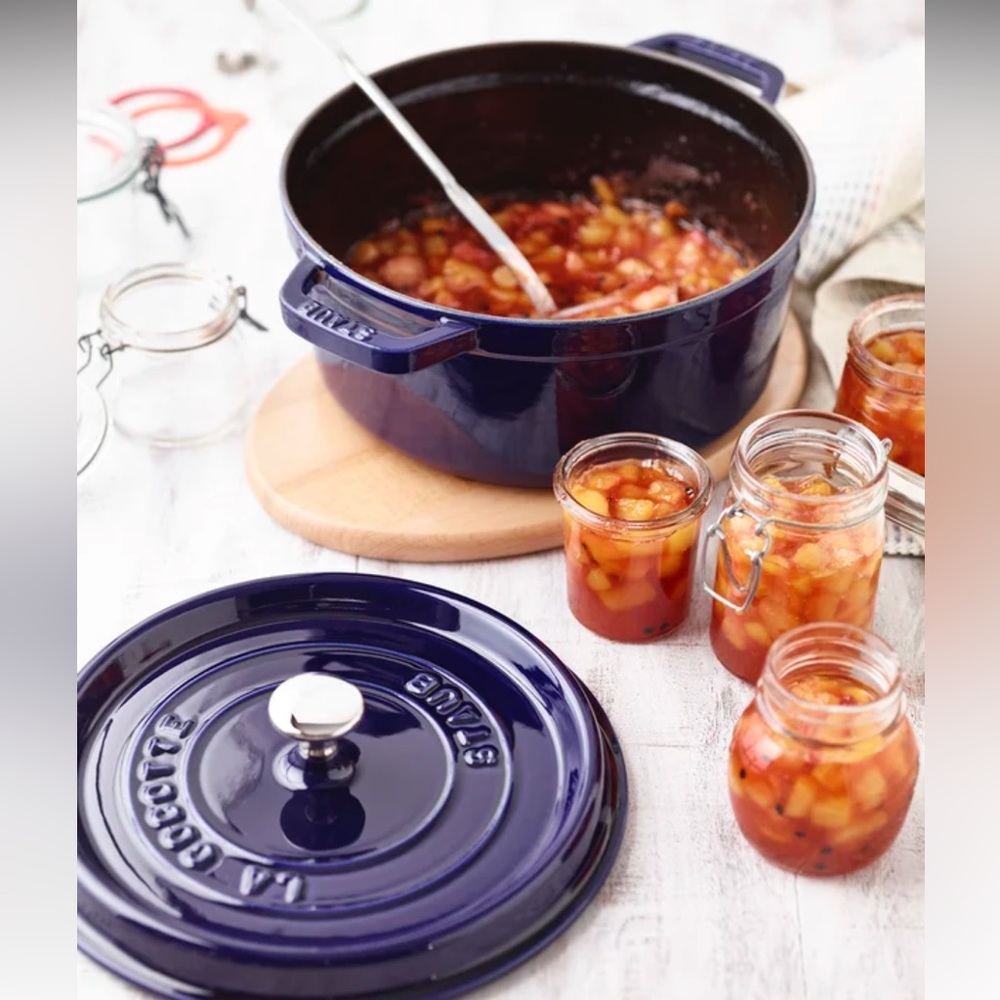 STAUB-Cast Iron Round Cocottes 5.5qt